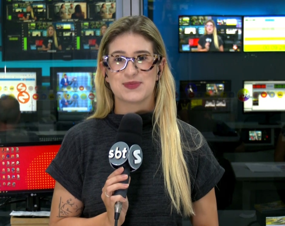 Repórter Nicole Bonentti falando sobre as ações realizadas pelas prefeituras para o dia internacional da mulher.