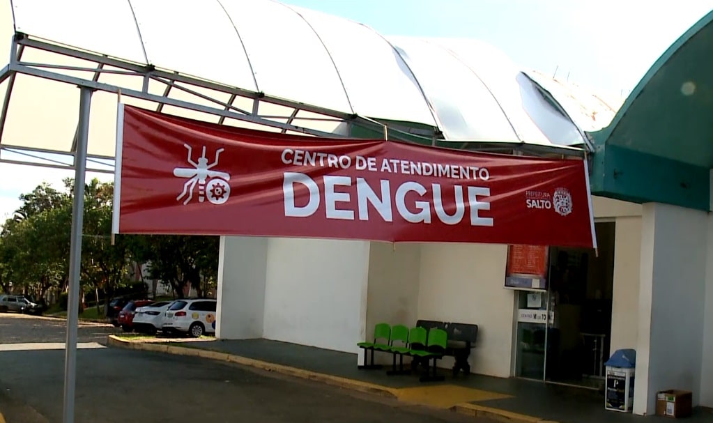 Imagem da fachada do centro de atendimento a dengue, em Salto.