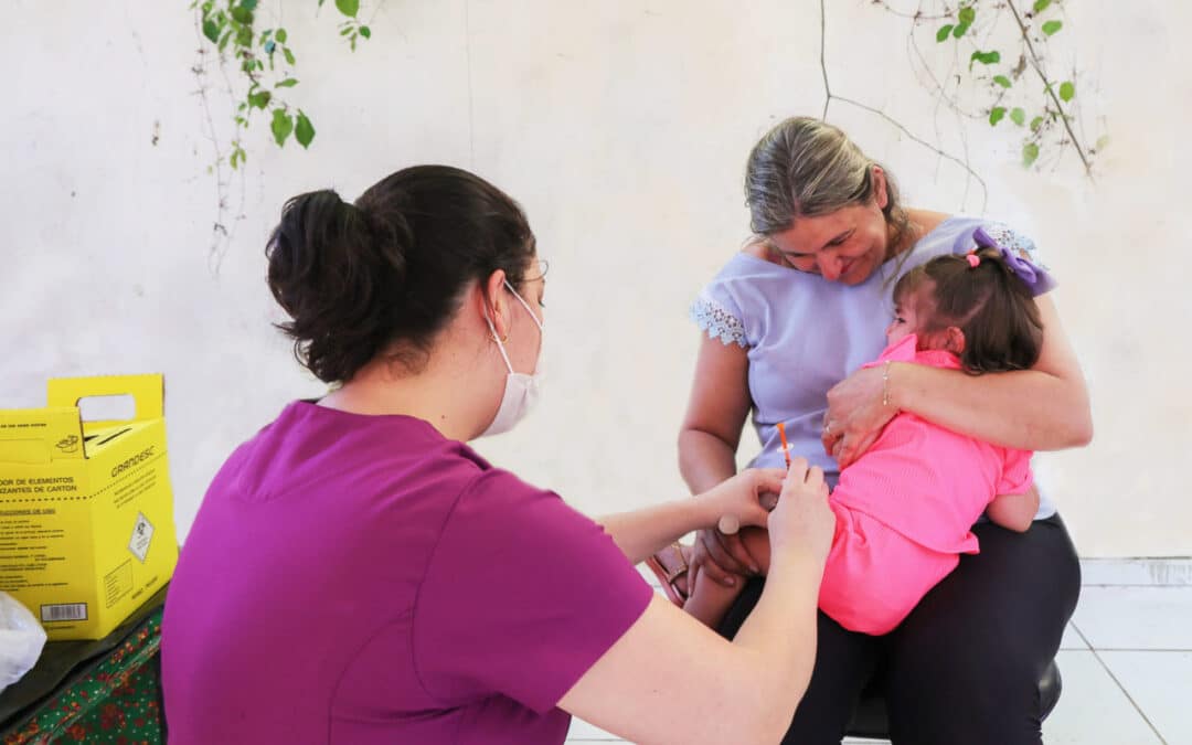Vacinação é realizada em escolas de Jundiaí