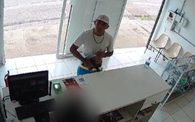 Câmera de segurança flagra homem assaltando loja em Itapeva