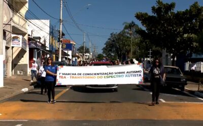 Caminhada em Araçoiaba da Serra conscientiza sobre o autismo