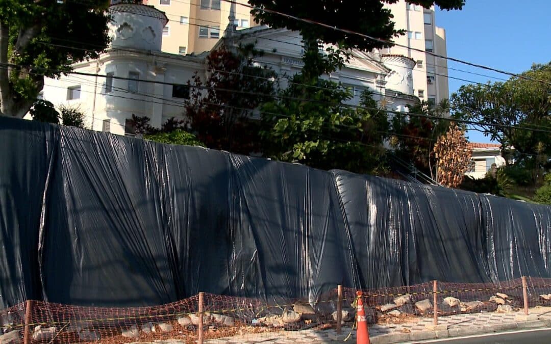 Muro que caiu em janeiro na General Carneiro em Sorocaba, ainda não foi reconstruído