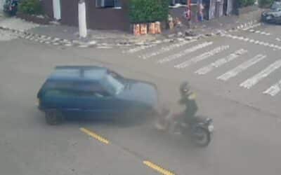 Motociclista é arremessado para o alto depois de acidente em Itu
