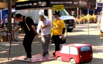 Ação conscientiza pedestres sobre importância de atravessar na faixa