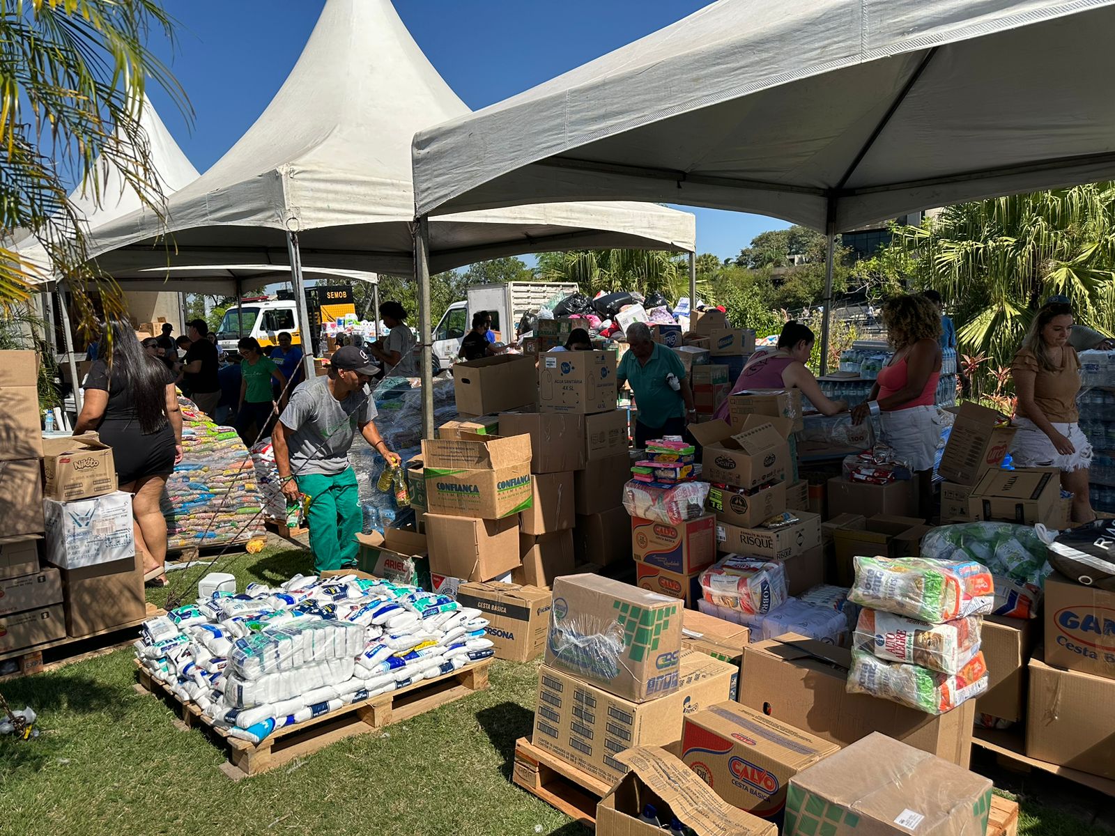 Sorocaba promoveu um drive-thru solidário para arrecadar donativos ao Rio Grande do Sul