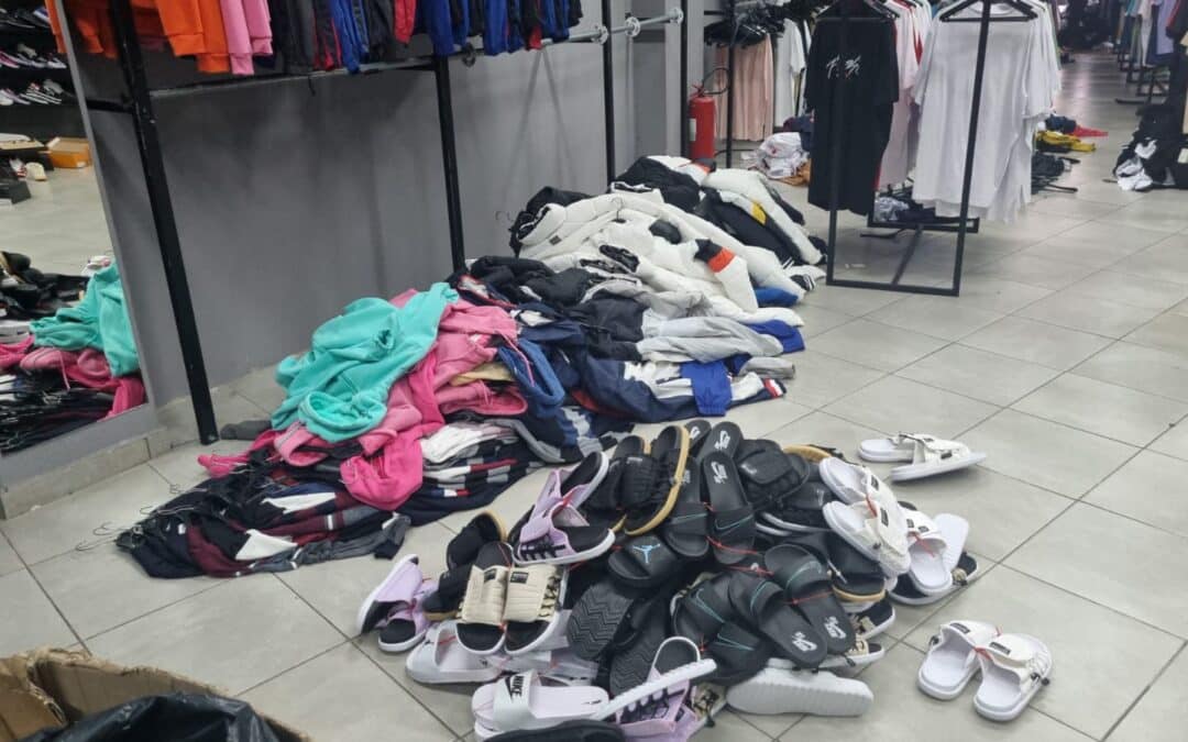 Polícia apreende 40 mil peças de vestuário falsificadas em Sorocaba
