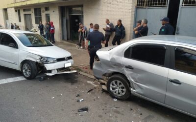 Motorista causa acidente em Jundiaí e colide com motos, ônibus e carros
