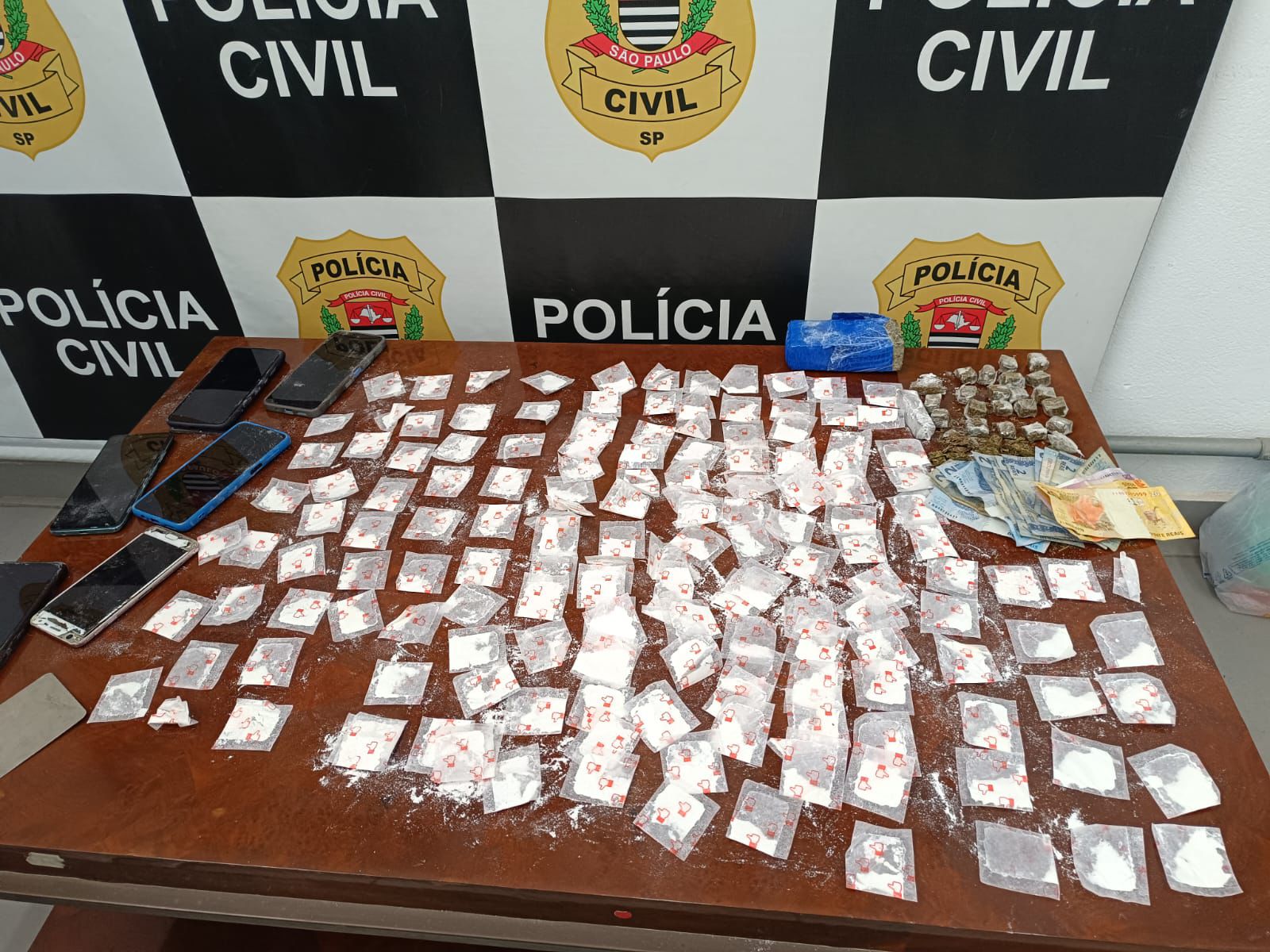 Três suspeitos de tráfico de drogas são presos pela Polícia Civil