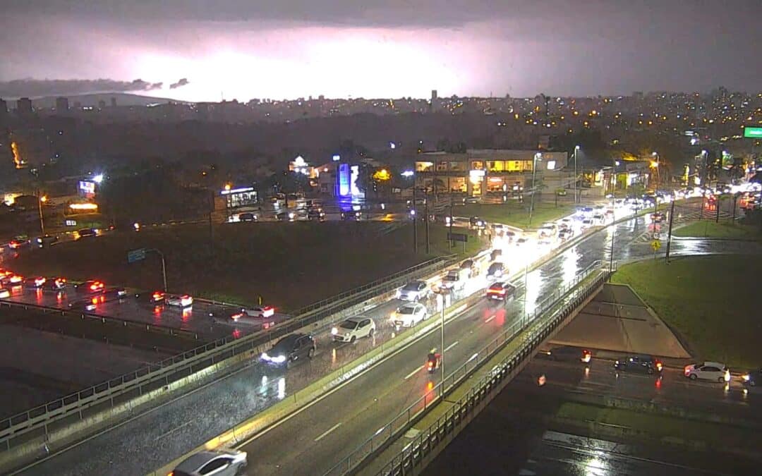Chuva provoca falta de energia em bairros de Sorocaba