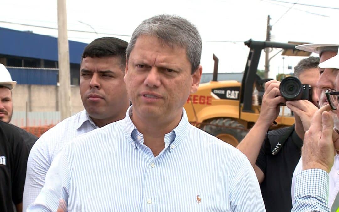 Tarcísio de Freitas visita obras da ponte estaiada em Jundiaí