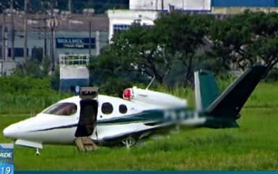 Avião fica preso em pista que cedeu no Aeroporto de Sorocaba