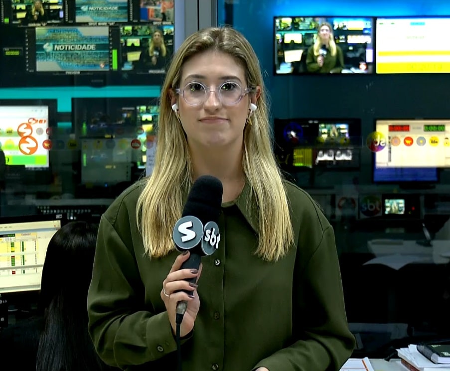Repórter Nicole Bonentti falando sobre o Prouni.