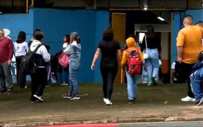 Estudantes da rede estadual de ensino voltam às aulas nesta segunda-feira