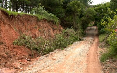 Moradores do bairro Genebra reclamam de estradas esburacadas