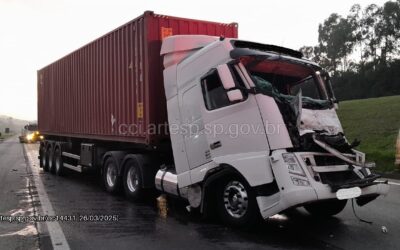 Acidente entre carretas causa transtornos na Rodovia Castello Branco