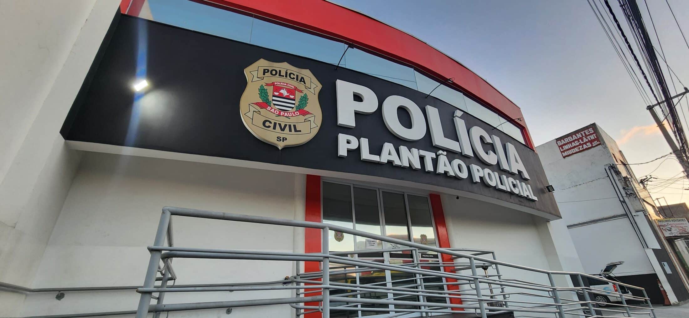 Três jovens são detidos após invadirem condomínio de luxo e furtarem bebidas em Sorocaba