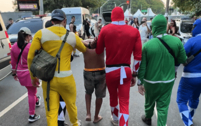 ‘Power Rangers’ prendem homem durante Carnaval