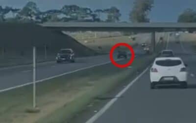 Carro é flagrado na contramão e provoca acidente em rodovia de Itapetininga
