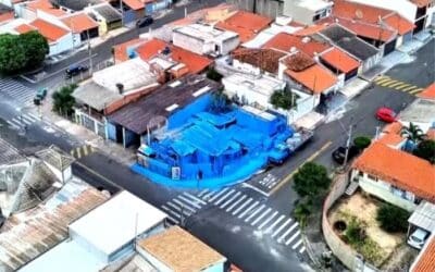 Morador de Salto transforma oficina em atração ao pintar tudo de azul