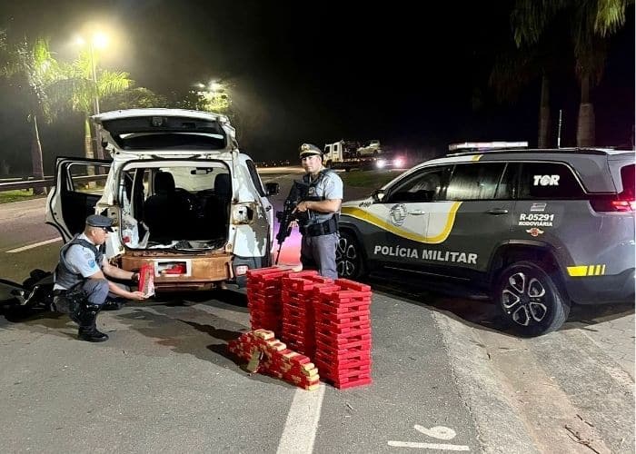 Casal é preso com mais de 100 kg de maconha escondidos em fundo falso de carro na SP-127