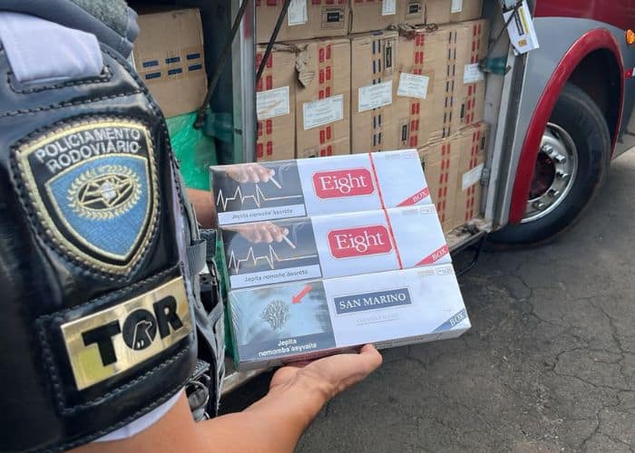 Irmãos são presos com 700 mil maços de cigarro contrabandeados