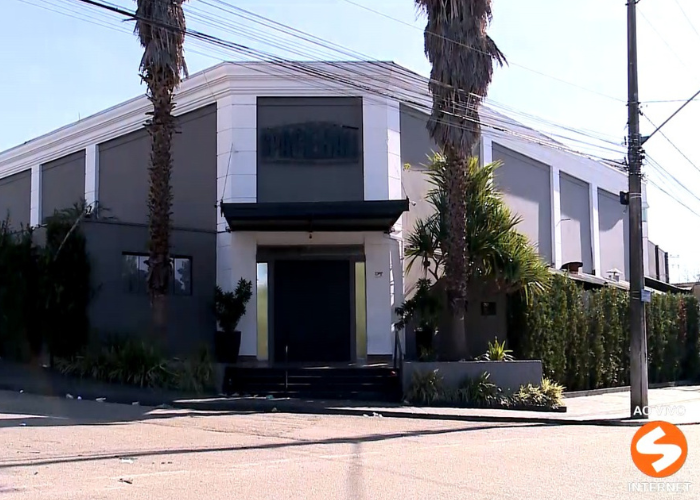 Empres&aacute;rio morto a facadas