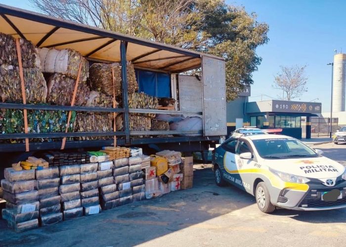 Drogas apreendidas e viatura da pol&iacute;cia