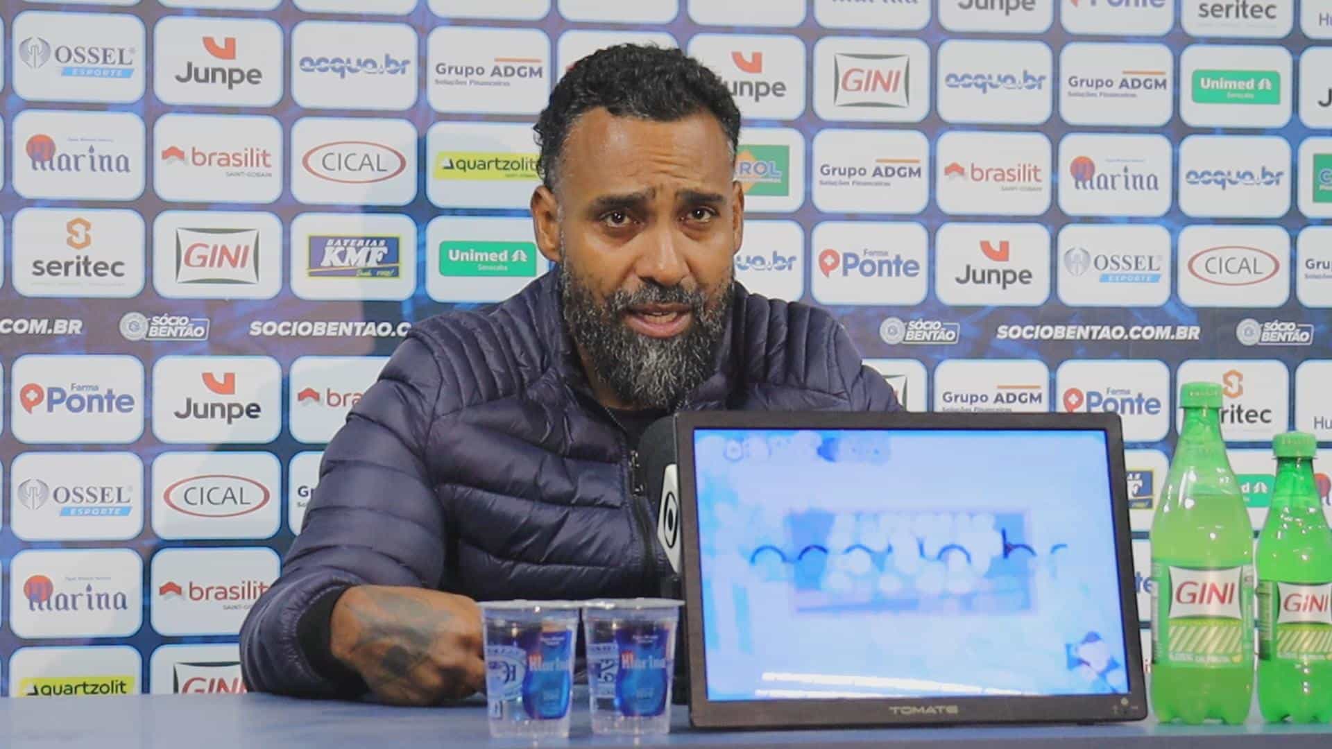 Dyego Coelho deixa o comando do S&atilde;o Bento ap&oacute;s derrota na Copa Paulista