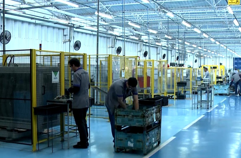 Funcion&aacute;rios trabalhando na empresa.