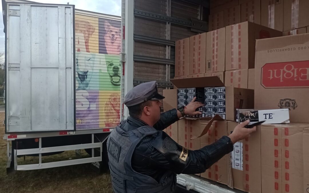 Polícia apreende 470 mil maços de cigarros contrabandeados em Porangaba