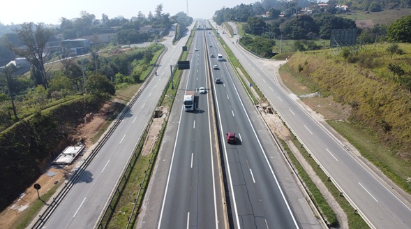 Montagem de estrutura altera tráfego na Raposo Tavares em Sorocaba