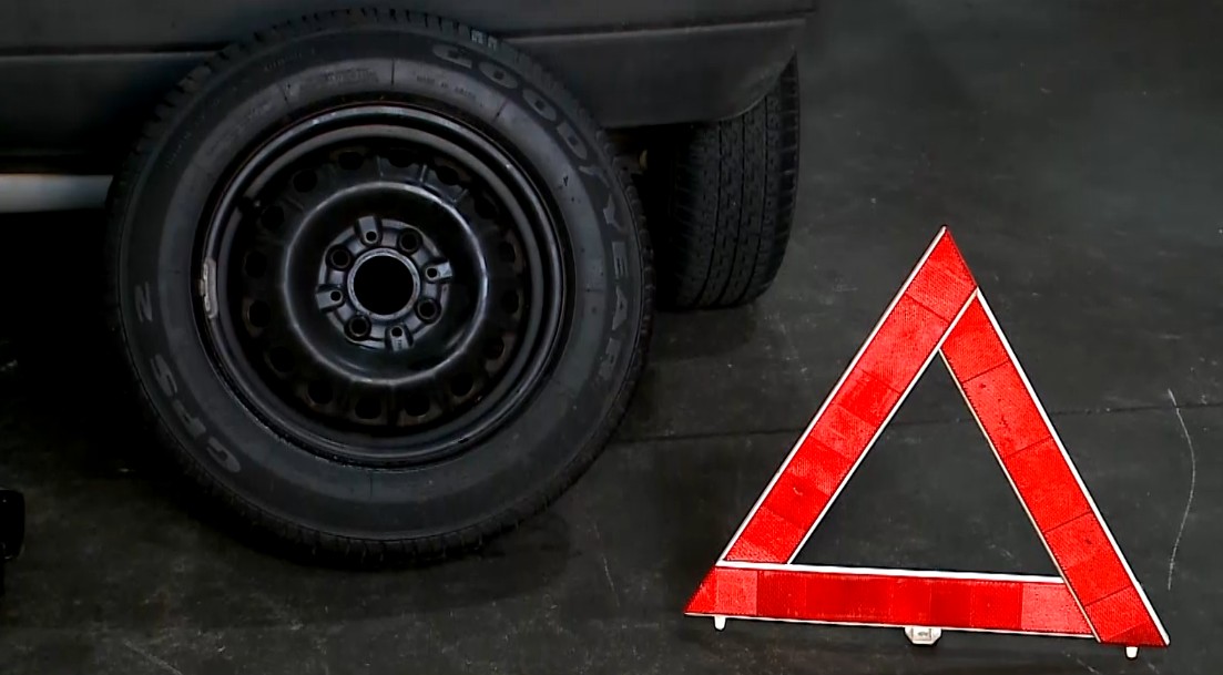 Pneu e tri&acirc;ngulo.