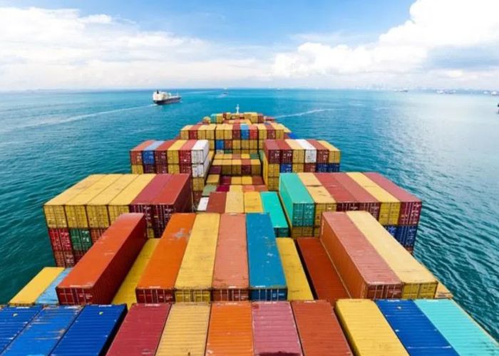 Imagem de v&aacute;rios containers de exporta&ccedil;&atilde;o