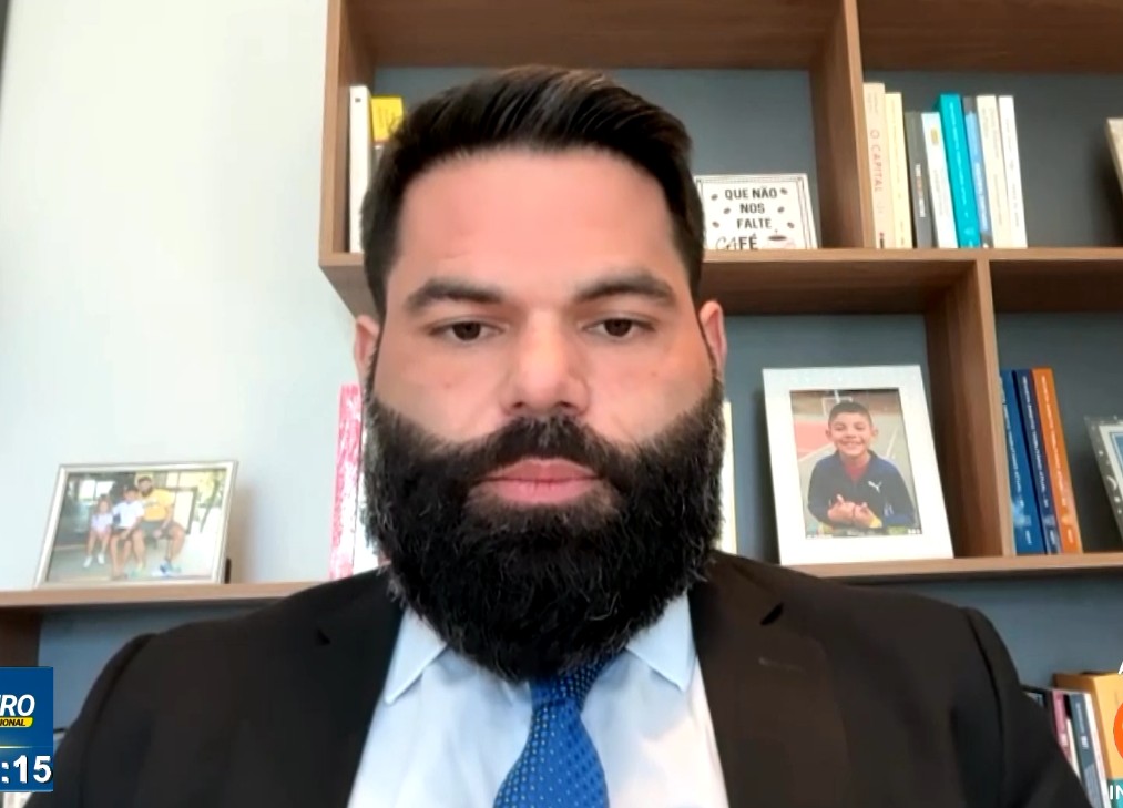 Advogado falando sobre a taxa&ccedil;&atilde;o dos EUA.