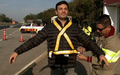 Ação do Dia do Ciclista distribui coletes refletivos e orienta sobre segurança no trânsito