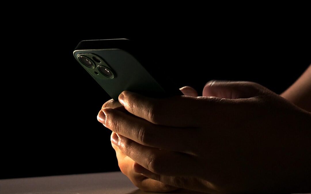 Novo golpe na internet une estratégias de phishing e encomenda falsa: veja como se proteger