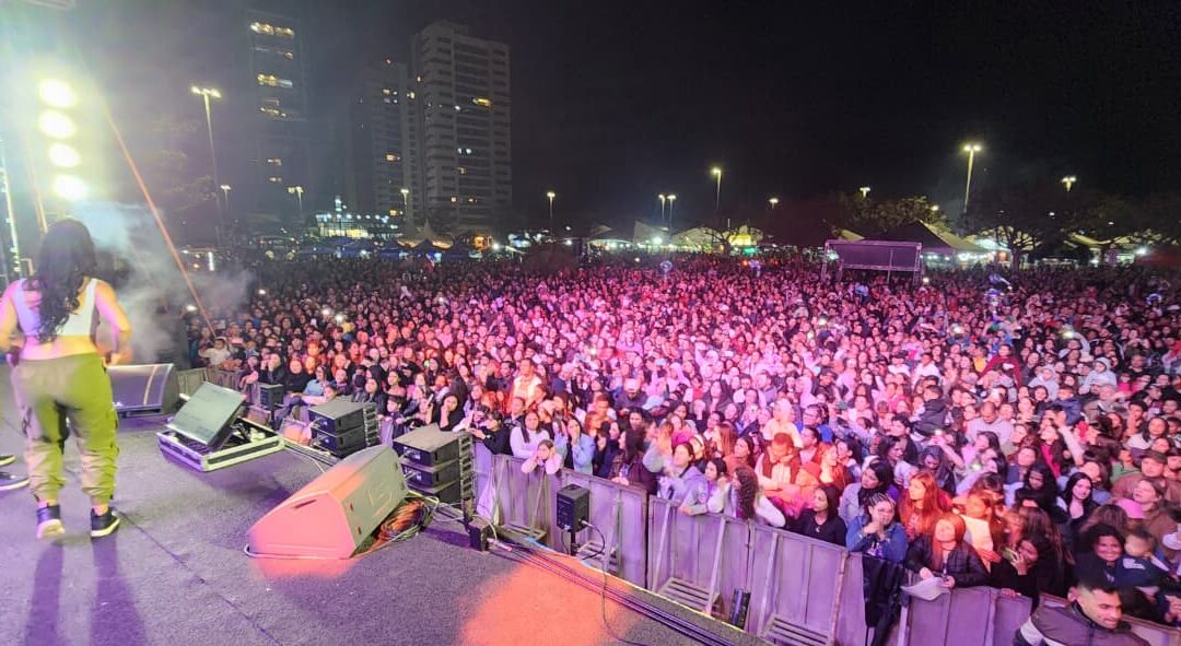 Gustavo Mioto encerra festa de 371 anos de Sorocaba com show no Paço Municipal