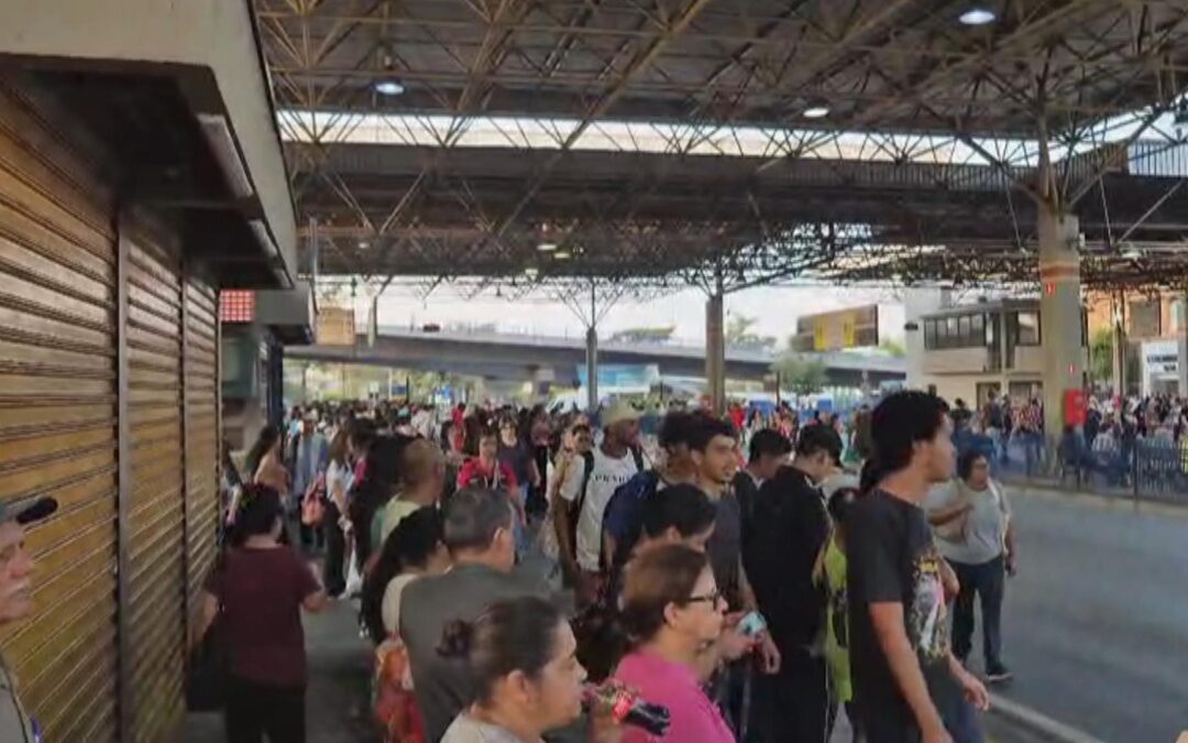 Paralisação de ônibus causa transtorno em Sorocaba