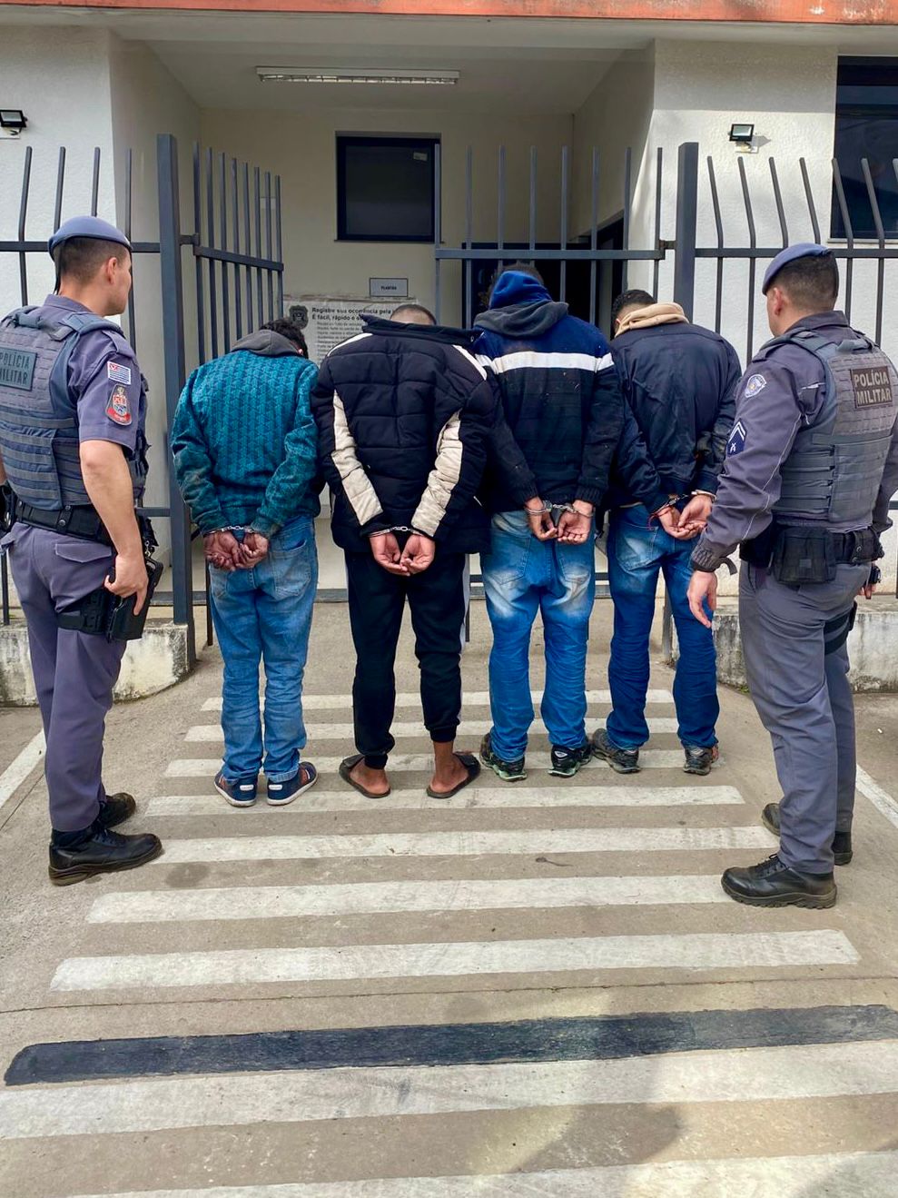 Roubo com ref&eacute;ns em Ibi&uacute;na