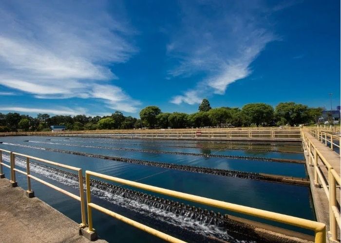 Imagem de uma esta&ccedil;&atilde;o de tratamento de &aacute;gua