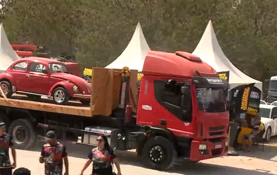 Caminh&atilde;o exposto no evento.