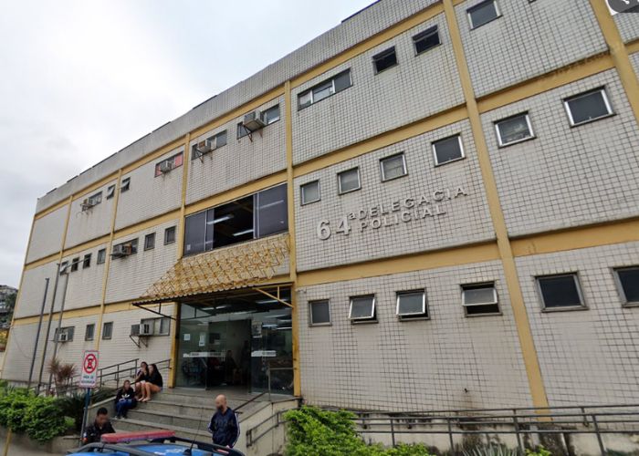 Fachada da 64&ordf; Delegacia de Pol&iacute;cia em S&atilde;o Jo&atilde;o de Meriti, no Rio de Janeiro