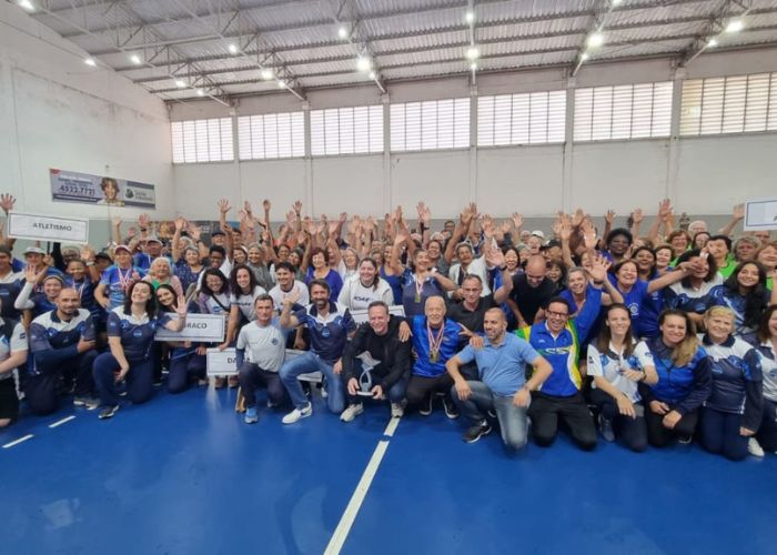 Participantes dos Jogos +60 Jundia&iacute; reunidos