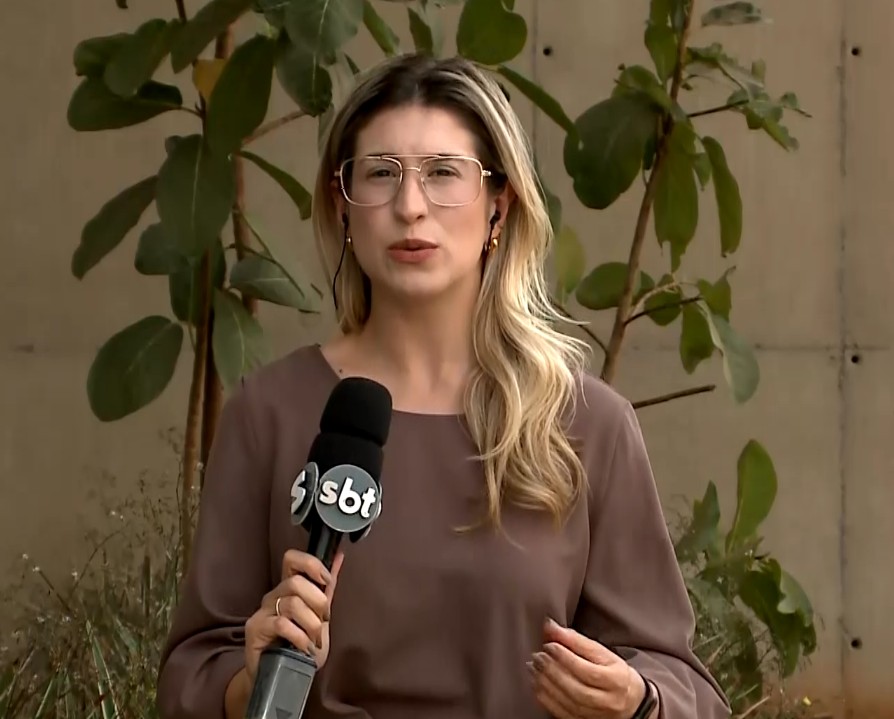 Rep&oacute;rter Nicole Bonentti falando sobre o caso.