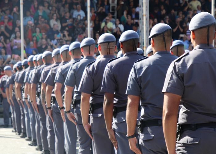Soldados da Pol&iacute;cia Militar do Estado de S&atilde;o Paulo enfileirados