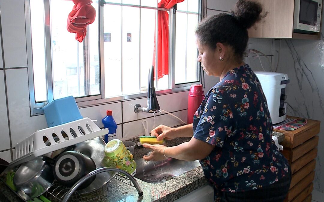 Falta de água complica rotina de moradores do Jardim Nathália