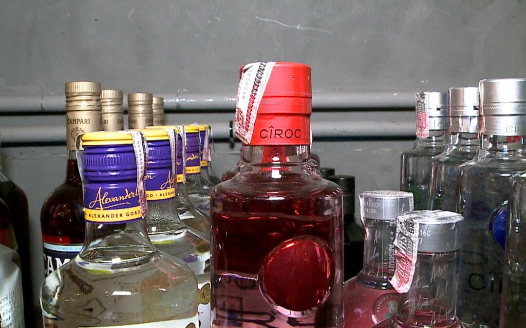 Casos de intoxicação por metanol derrubam vendas de bebidas destiladas na região