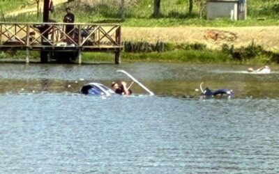 Helicóptero é retirado de lago em São Roque