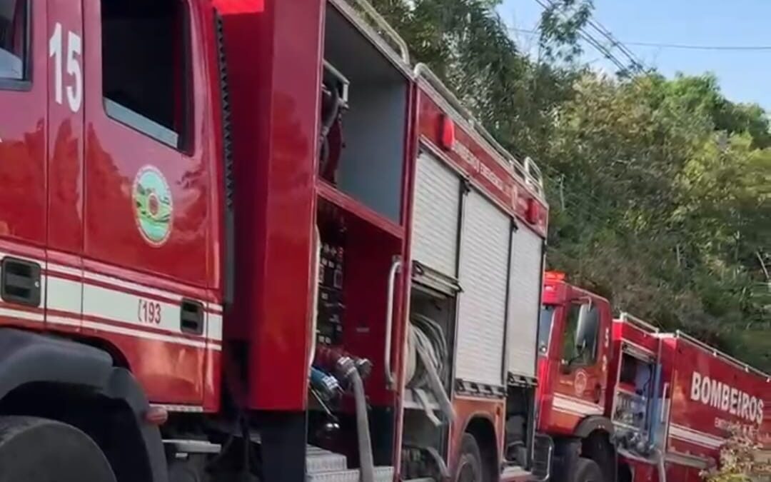 Incêndio atinge área de recicláveis no limite entre Sorocaba e Votorantim