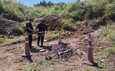 Caixões queimados e fragmentos de ossos são encontrados em cemitério de Mairinque